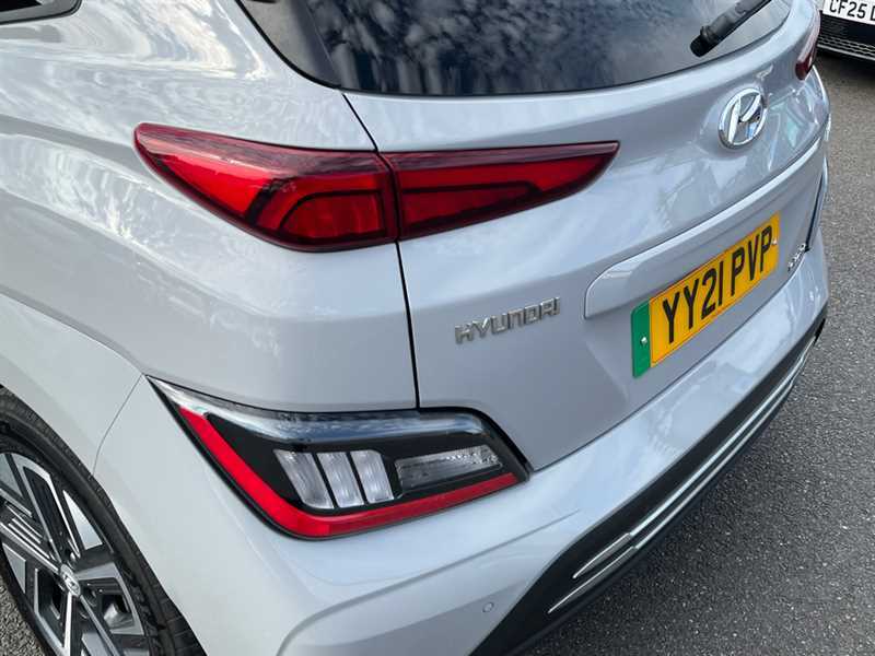 Hyundai Kona Premium Black #29
