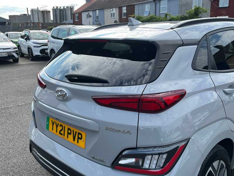 Hyundai Kona Premium Black #30