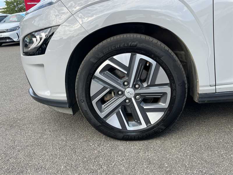 Hyundai Kona Premium Black #27