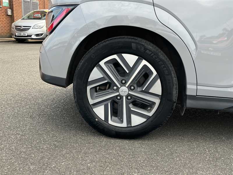 Hyundai Kona Premium Black #31