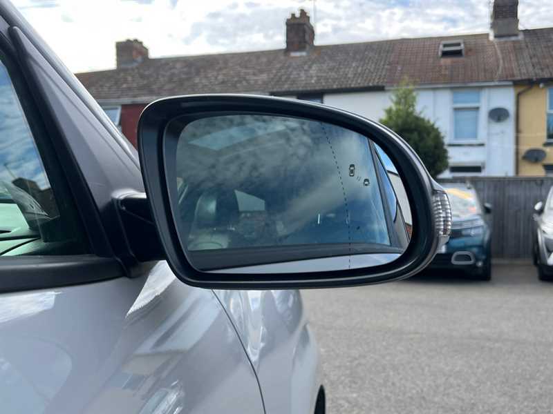 Hyundai Kona Premium Black #32