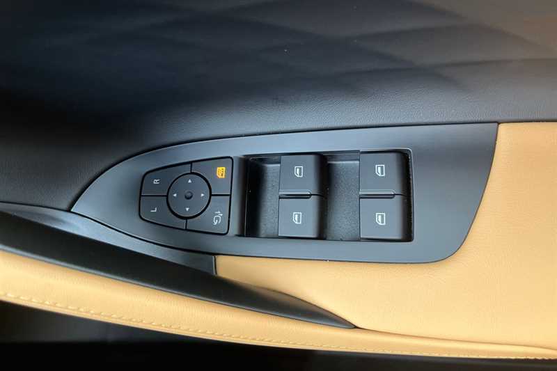 MG HS 1.5 T Gdi Se Suv Dct Ss Black #16