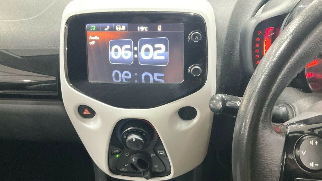 Toyota Aygo Vvt-i X-cite 3 Yellow #8