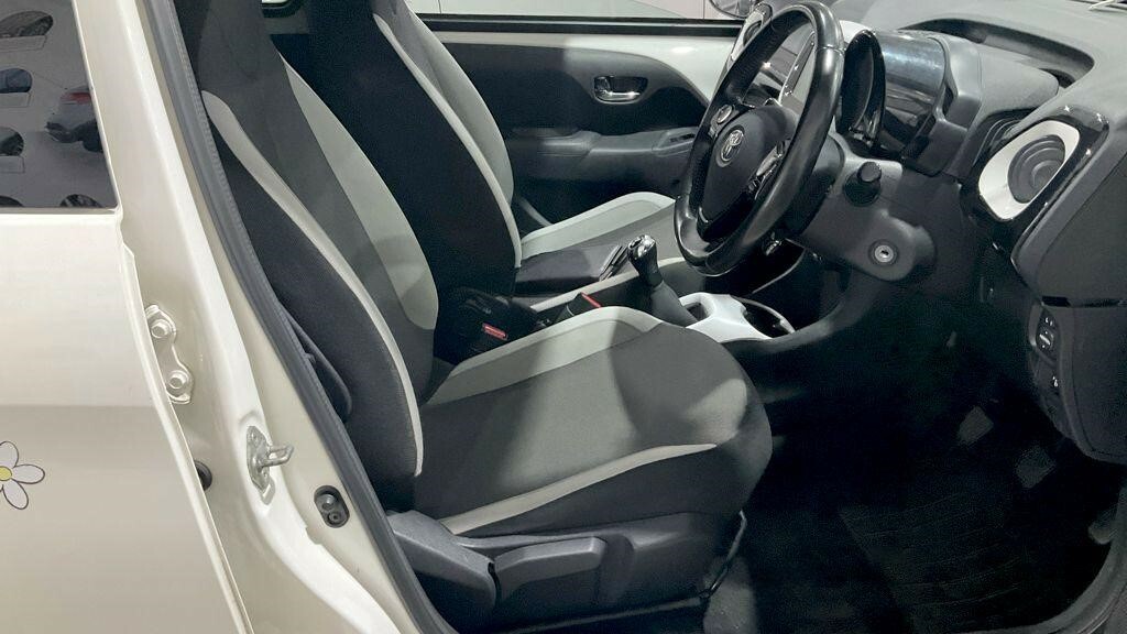 Toyota Aygo Vvt-i X-cite 3 Yellow #7