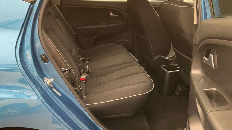 Kia Venga Hatchback Blue #9