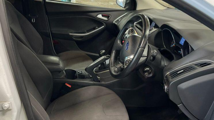 Ford Focus Hatchback Silver #7