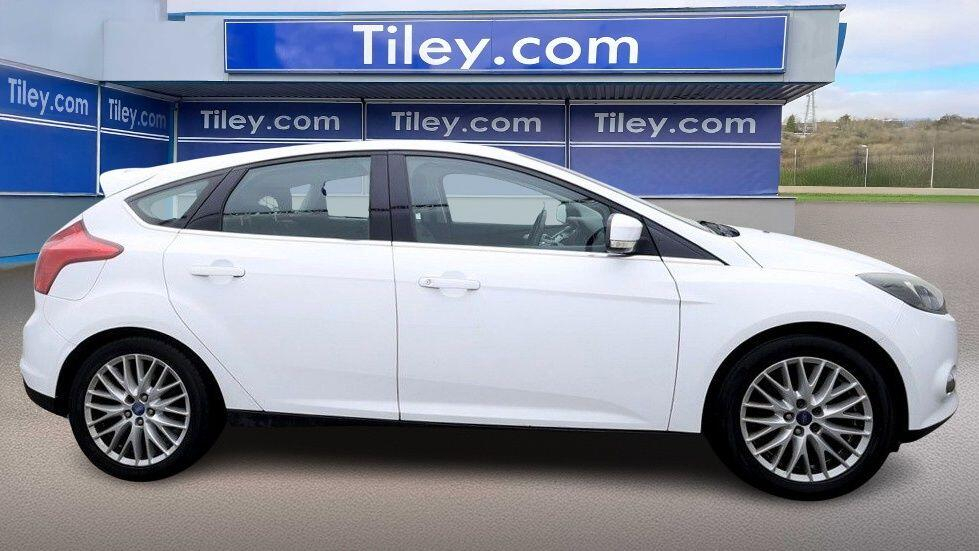 Ford Focus Hatchback Silver #4