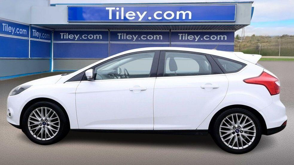 Ford Focus Hatchback Silver #3