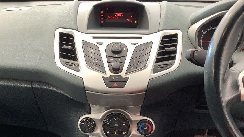 Ford Fiesta Hatchback White #8
