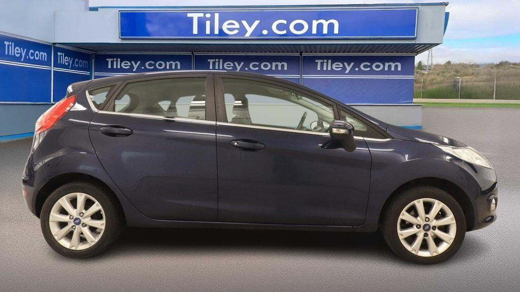 Ford Fiesta Hatchback White #4