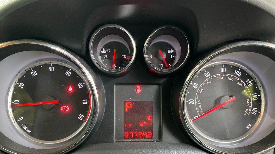 Vauxhall Mokka Hatchback Silver #9