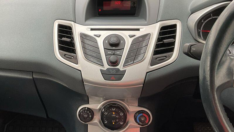 Ford Fiesta Hatchback Silver #8