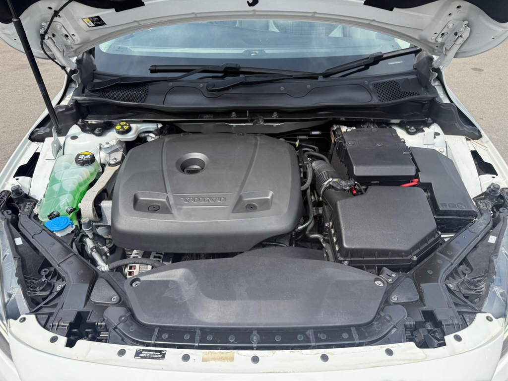 Volvo V40 T2 122 Momentum Nav Plus Hatchback White #28