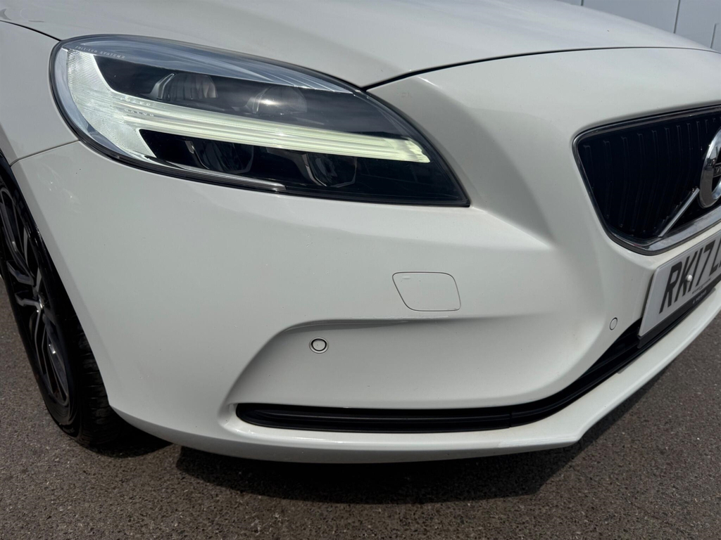 Volvo V40 T2 122 Momentum Nav Plus Hatchback White #27