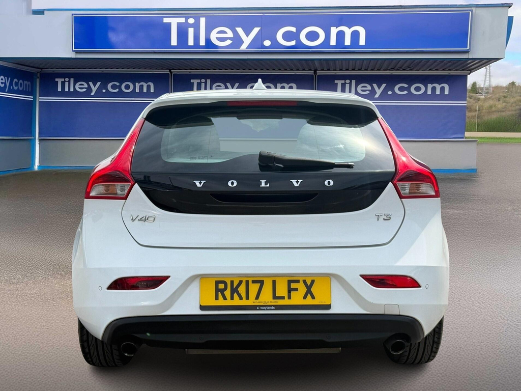 Volvo V40 T2 122 Momentum Nav Plus Hatchback White #7