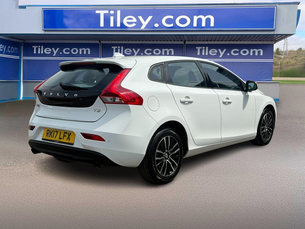 Volvo V40 T2 122 Momentum Nav Plus Hatchback White #8