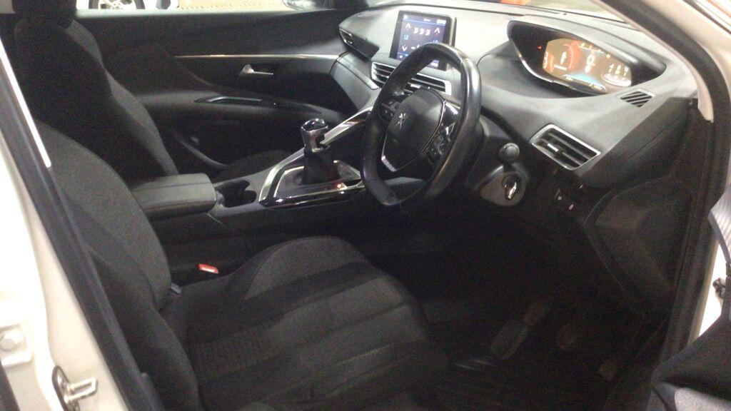 Peugeot 3008 1.2 Puretech Active Nav Black #7