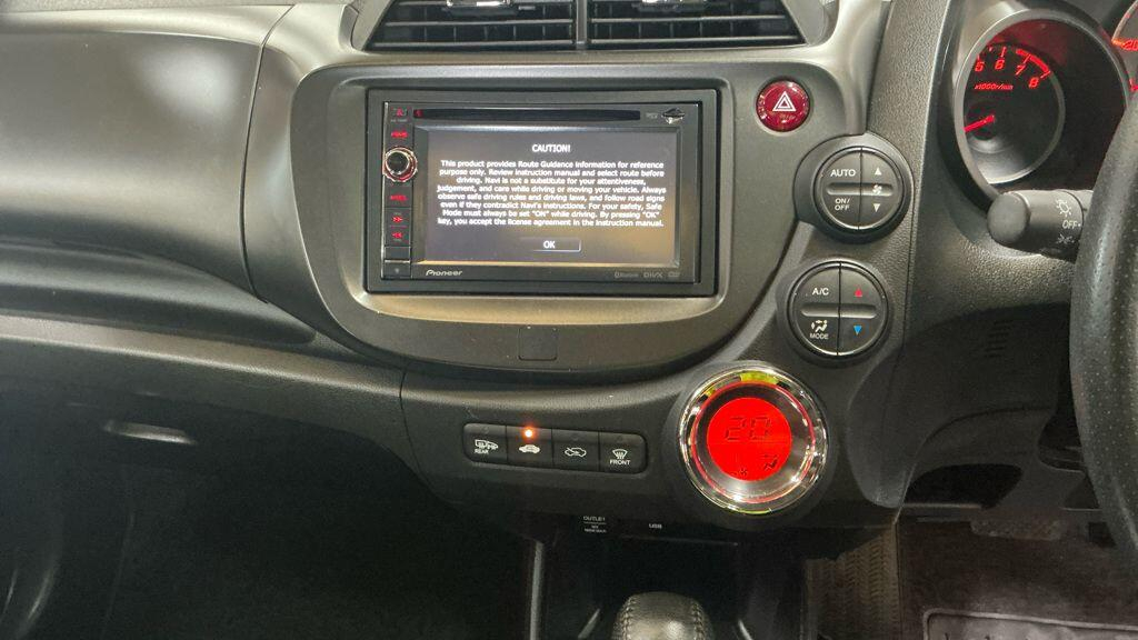 Honda Jazz 1.3 Jazz I-vtec Black #8