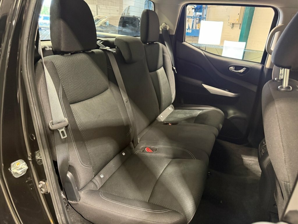 Nissan Navara 2.3L N-connecta Black #5