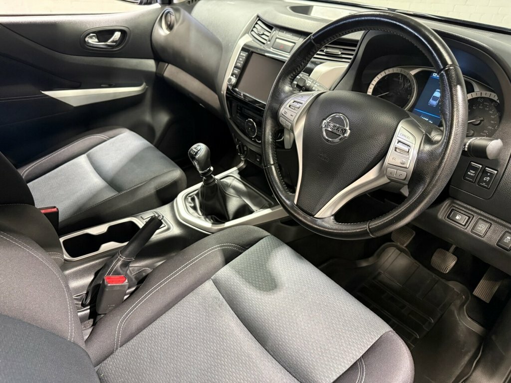 Nissan Navara 2.3L N-connecta Black #3