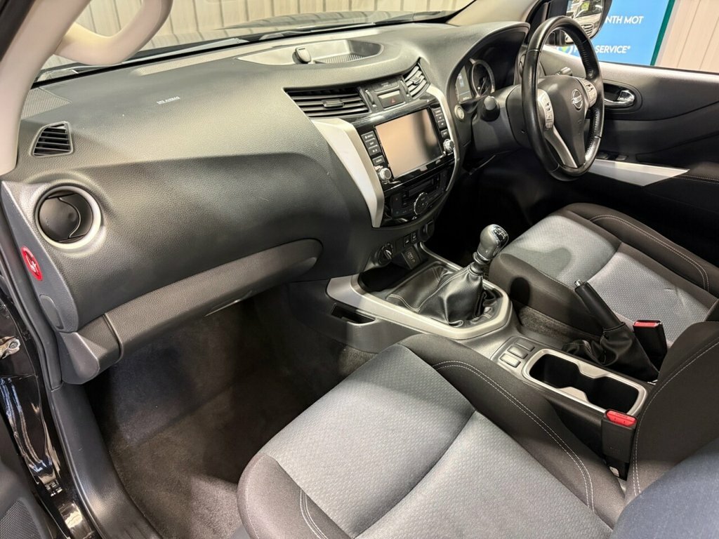 Nissan Navara 2.3L N-connecta Black #6