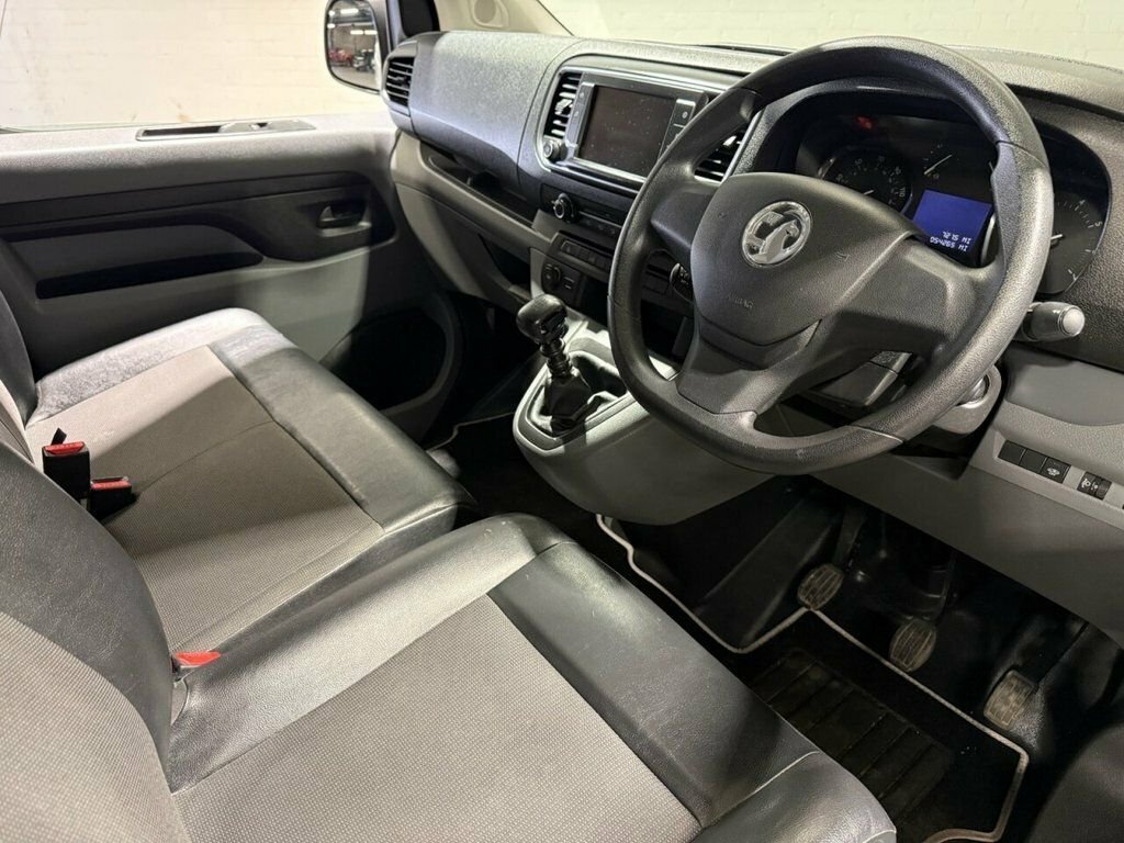 Vauxhall Vivaro 1.5L Dynamic 6Dr YM71NBL White #4