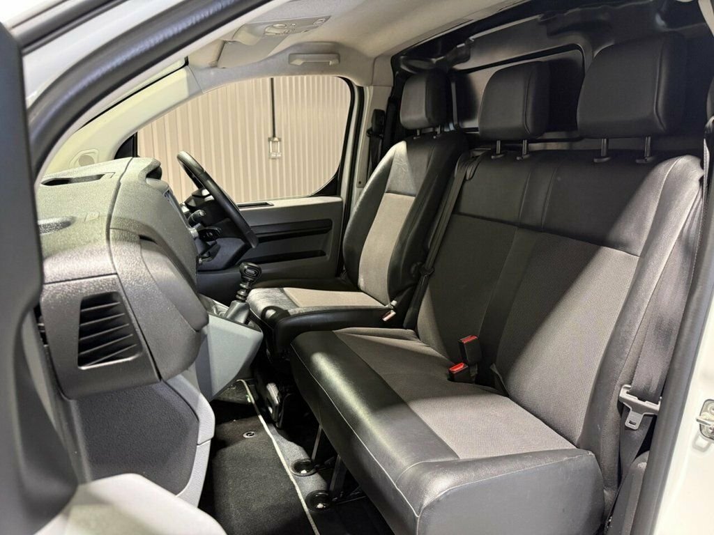 Vauxhall Vivaro 1.5L Dynamic 6Dr YM71NBL White #6