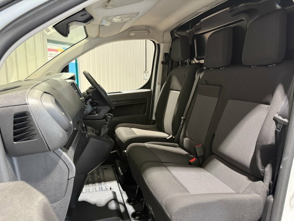 Vauxhall Vivaro 1.5L Pro 6Dr DL23XSN White #4
