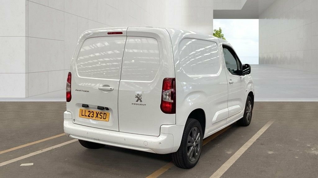 Peugeot Partner 1.5L Asphalt Premium White #4