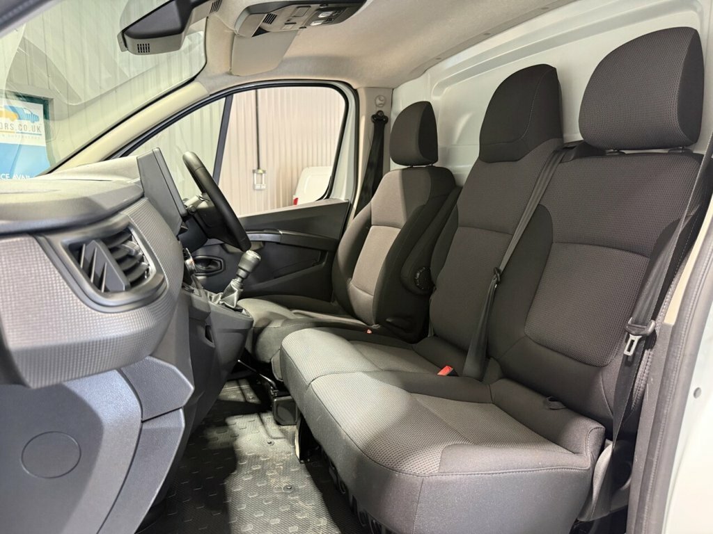 Renault Trafic 2L Business HK23EZN White #5