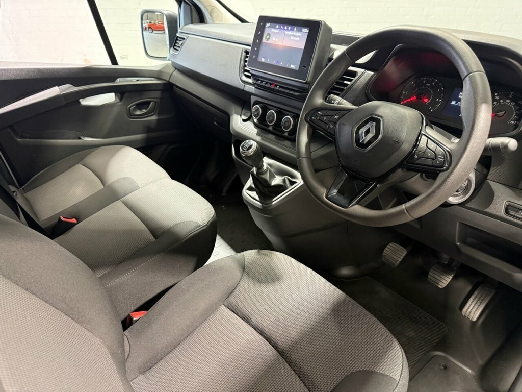Renault Trafic 2L Business HK23EZN White #3