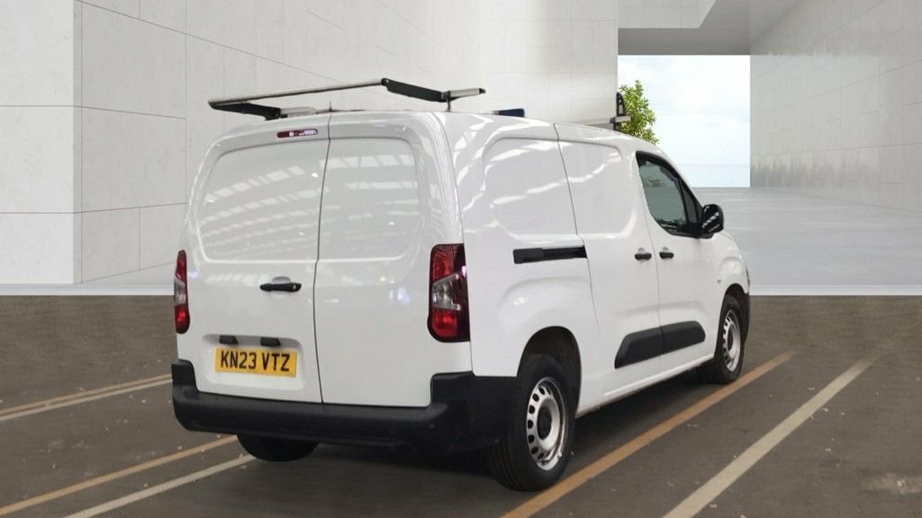 Vauxhall Combo 1.5L Prime 6Dr White #4