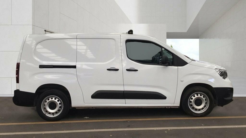 Vauxhall Combo 1.5L Prime 6Dr White #5