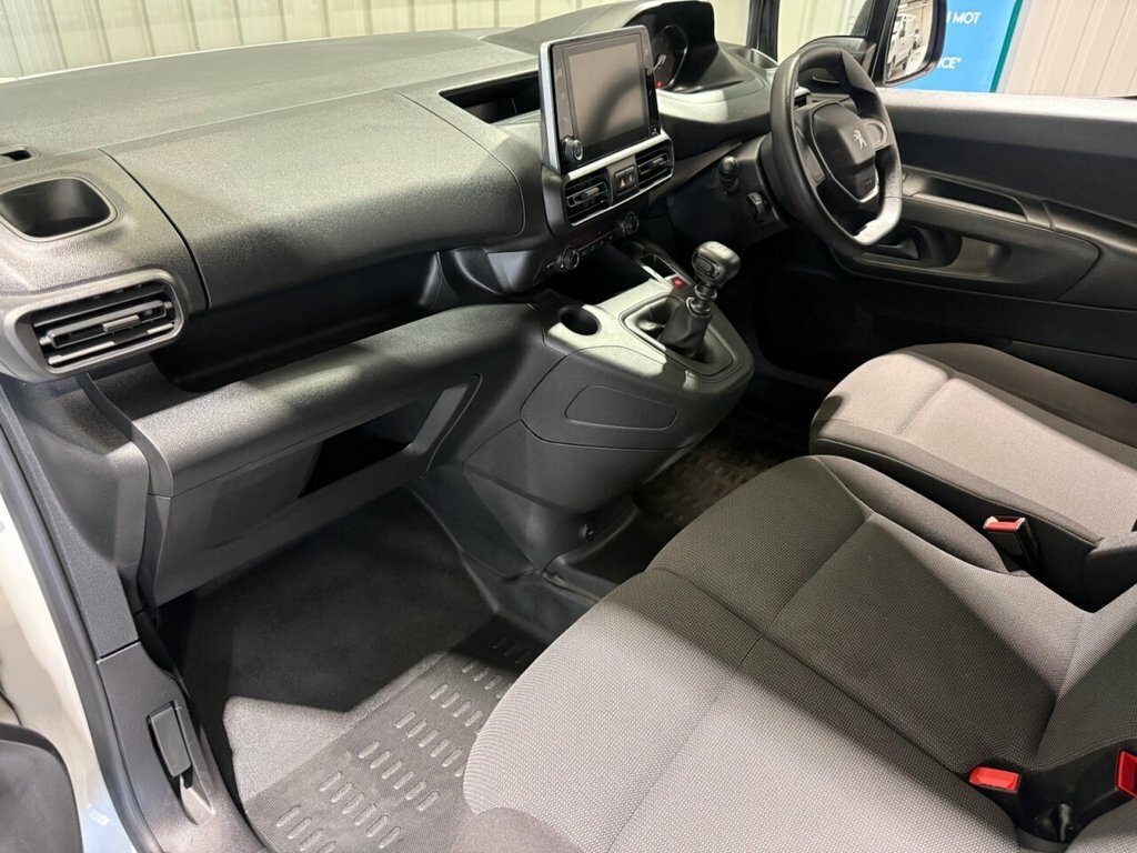 Peugeot Partner 1.5L Professional Premium FT72OEO White #4