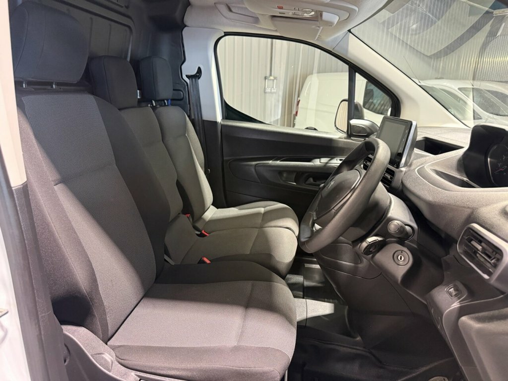 Peugeot Partner 1.5L Professional Premium FT72OEO White #5