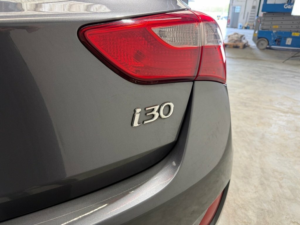 Hyundai I30 1.4L Se Nav White #29