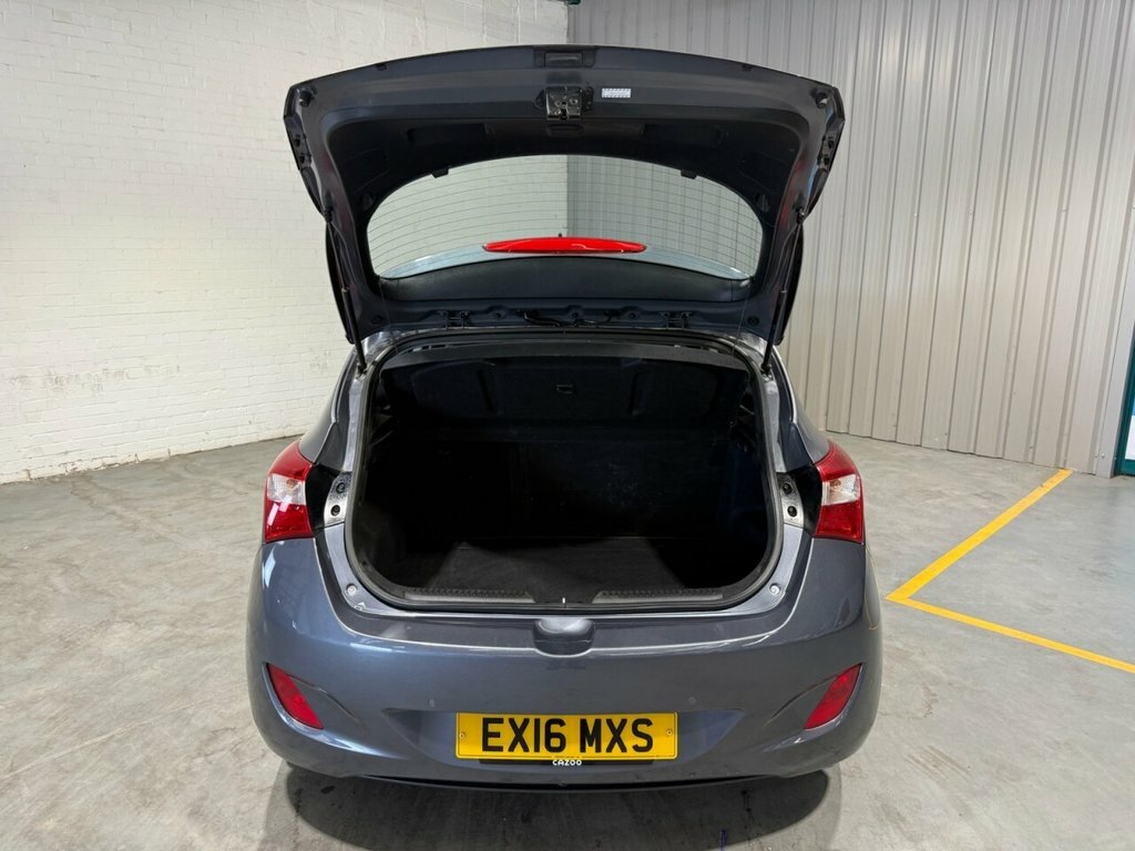 Hyundai I30 1.4L Se Nav White #14