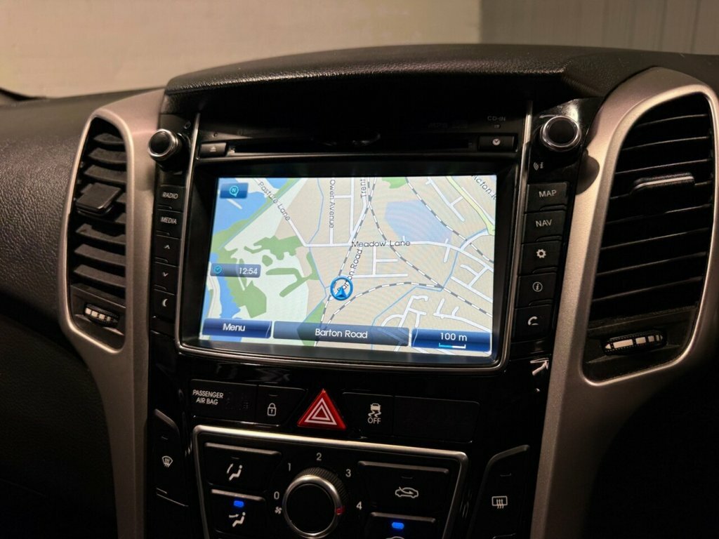 Hyundai I30 1.4L Se Nav White #21