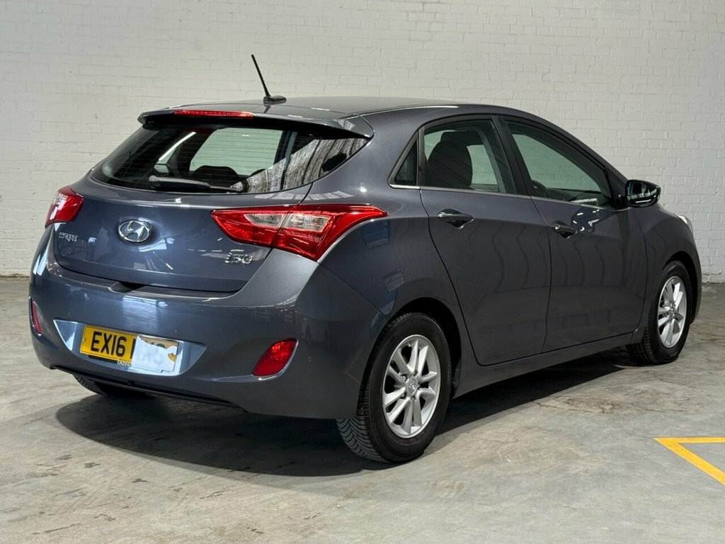 Hyundai I30 1.4L Se Nav White #32