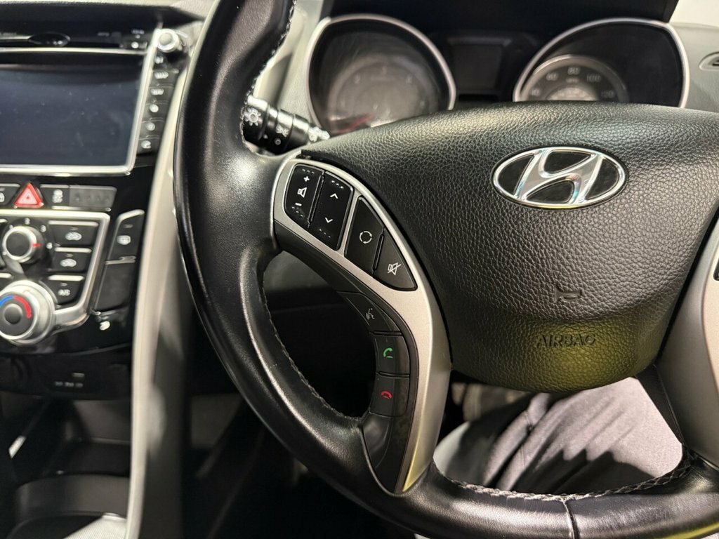 Hyundai I30 1.4L Se Nav White #25