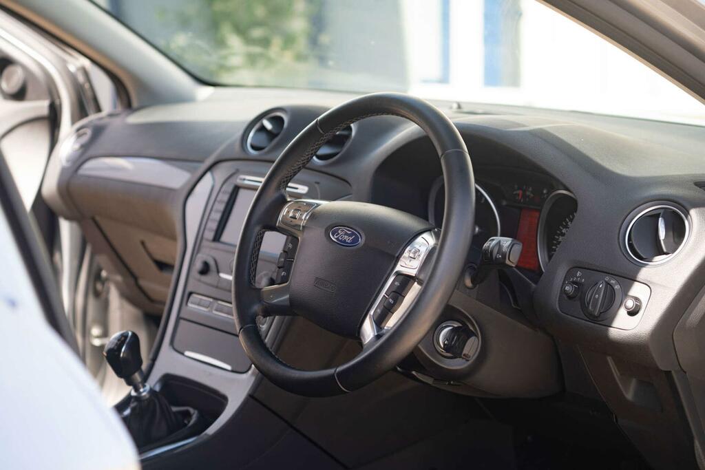 Ford Mondeo 2.0 Tdci Zetec Business Edition Euro 5 Silver #2