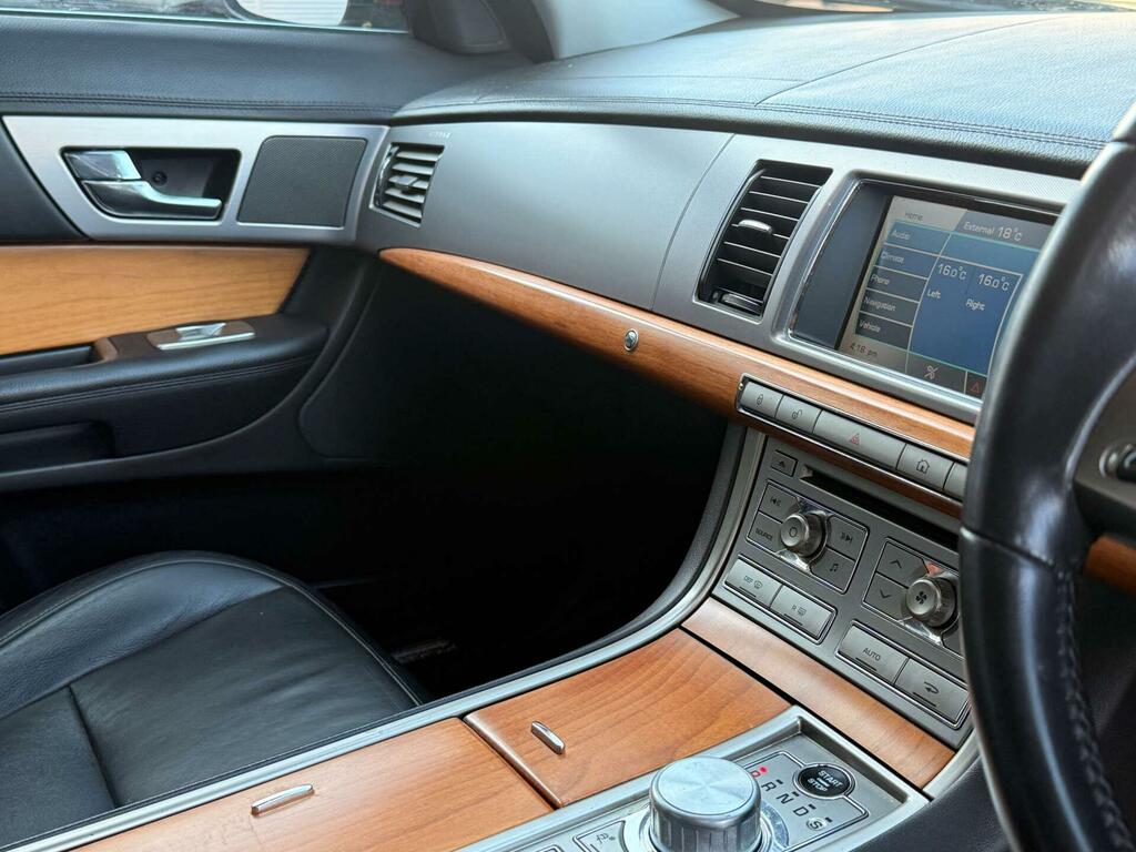 Jaguar XF Luxury Red #5
