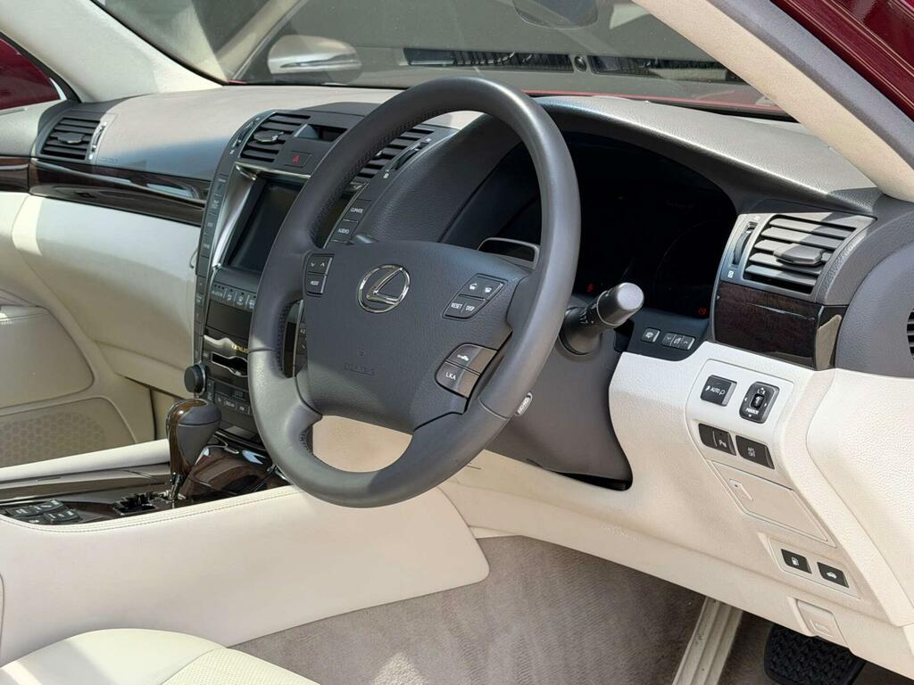 Lexus LS 5.0 V8 Cvt 4Wd Euro 5 Ss  #7