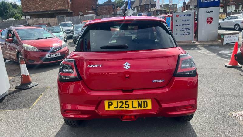 Suzuki Swift 1.2 Mild Hybrid Motion Red #4