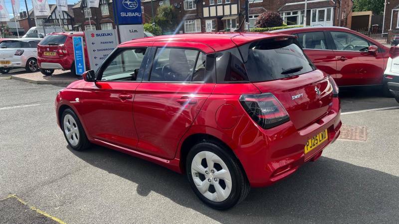 Suzuki Swift 1.2 Mild Hybrid Motion Red #5
