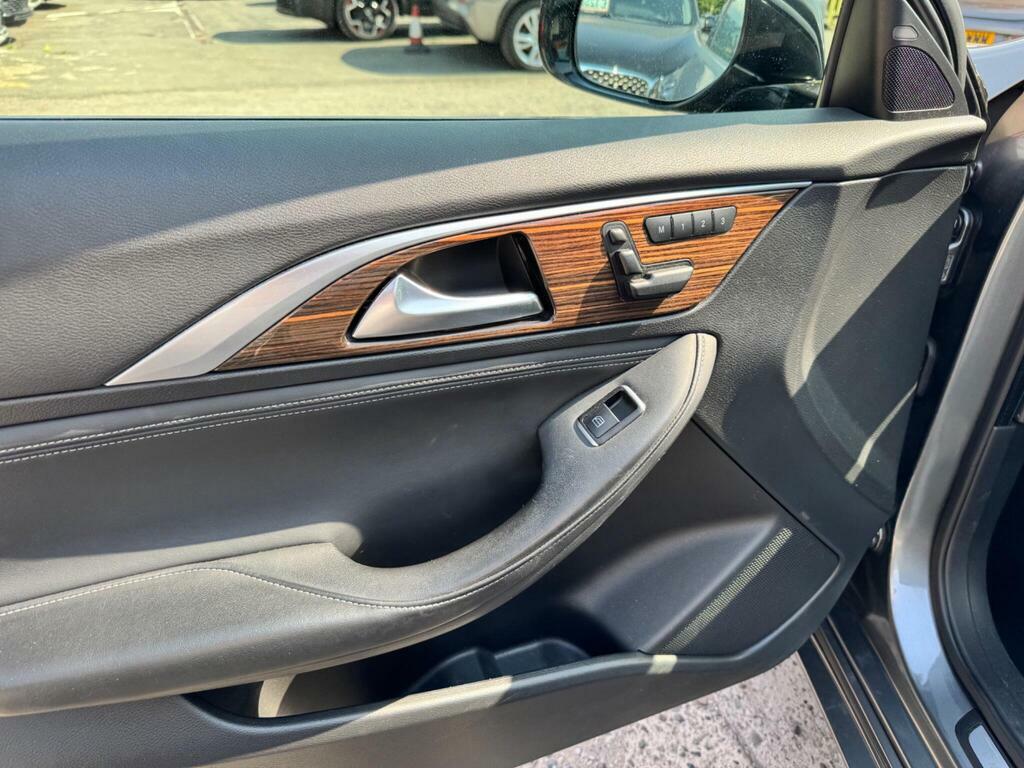 Infiniti Q30 Infiniti Q30 2.0T Sport Hatchback Dc... Grey #30