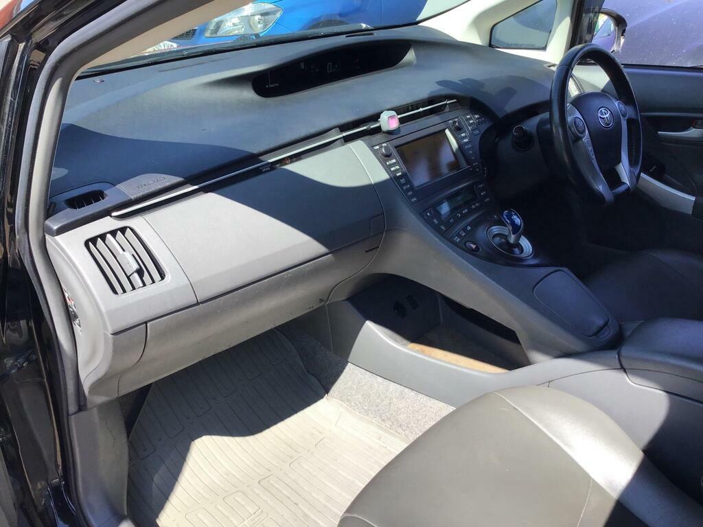 Toyota Prius 1.5 T4 Hatchback Hybrid Cvt 104 Gkm, Silver #13