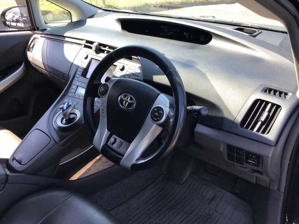 Toyota Prius 1.5 T4 Hatchback Hybrid Cvt 104 Gkm, Silver #19
