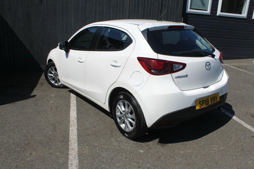 Mazda 2 Hatchback 1.5 Skyactiv-g Se-l Nav 2018 White #2