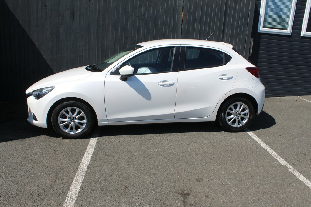 Mazda 2 Hatchback 1.5 Skyactiv-g Se-l Nav 2018 White #3